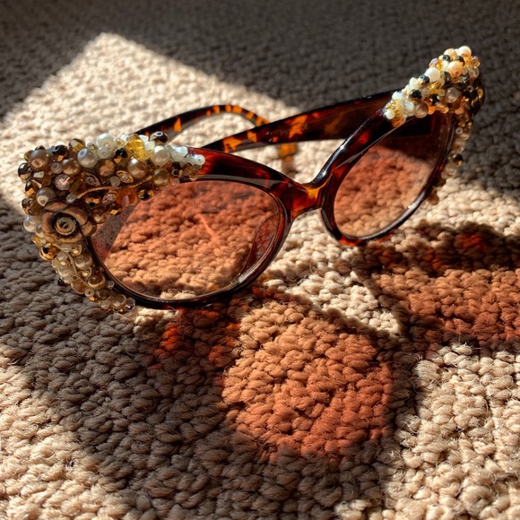 Accessories - 🍁GOLD EMBELLISHED Sunglasses